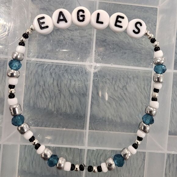 Custom Philadelphia Eagles NFL Beaded Bracelet - Picture 1 of 2